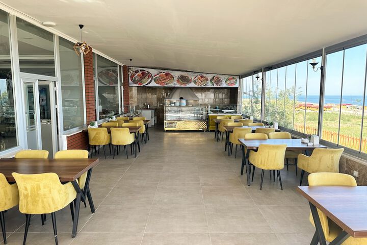 Dining 9 of 16