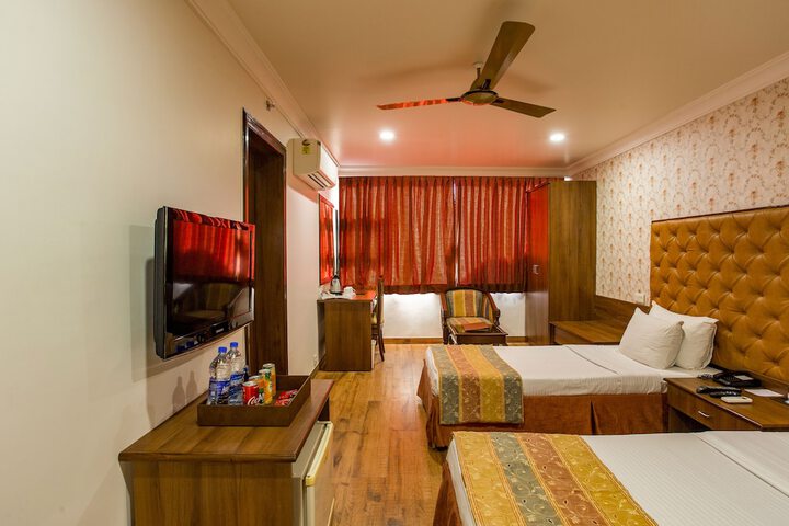 Room 12 of 37