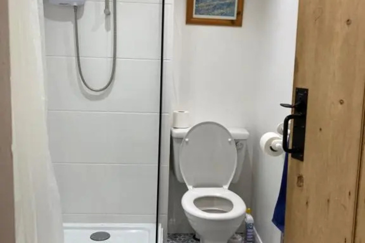 Room 5 of 12