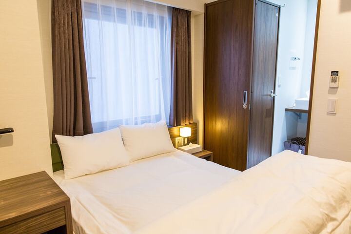 Room 6 of 33