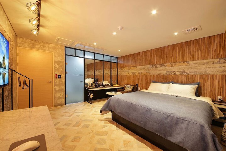 Room 4 of 44