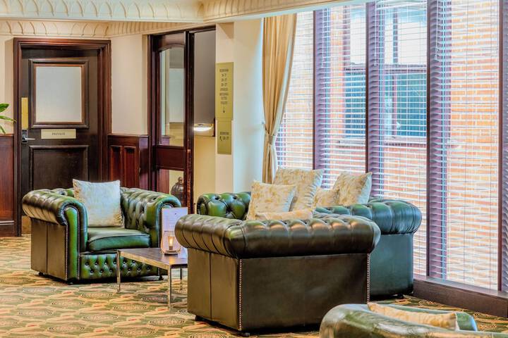 Lounge 74 of 141