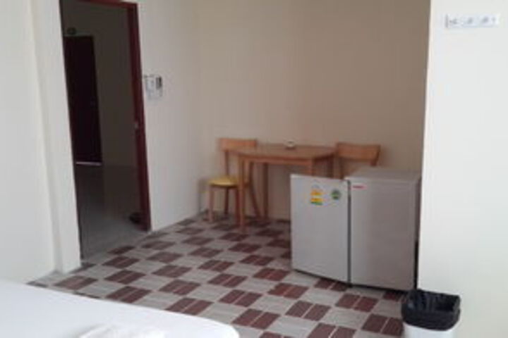Room 27 of 34