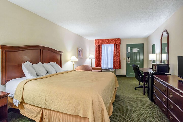 1 King Bed (10 of 10)