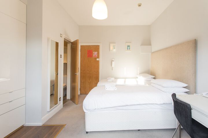 Room 11 of 371
