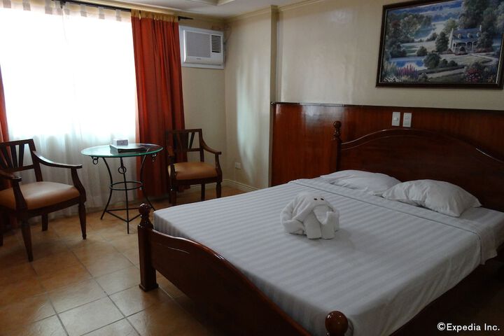 Room 12 of 40