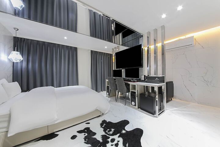 Room 13 of 29