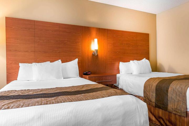2 Double Beds (16 of 21)