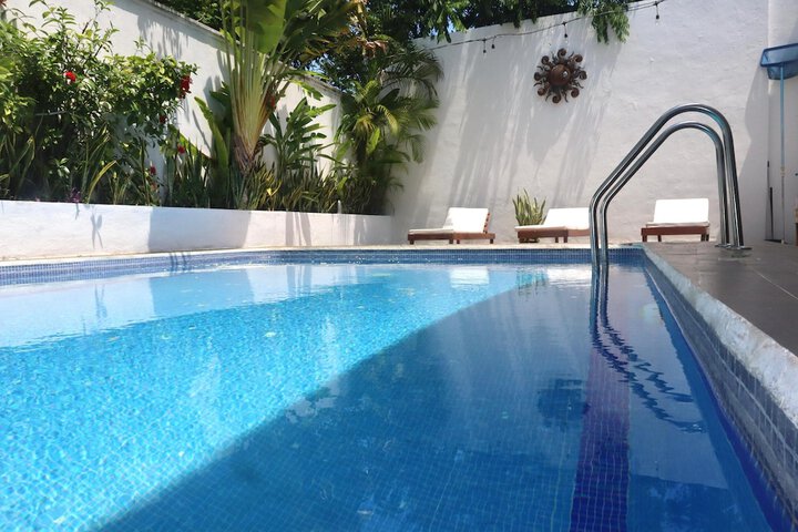 Pool 16 of 25