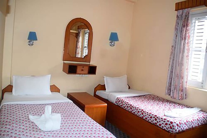 Room 3 of 34
