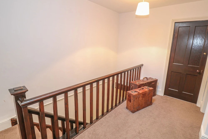 Room 11 of 16