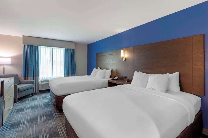 2 Queen Beds (1 of 7)
