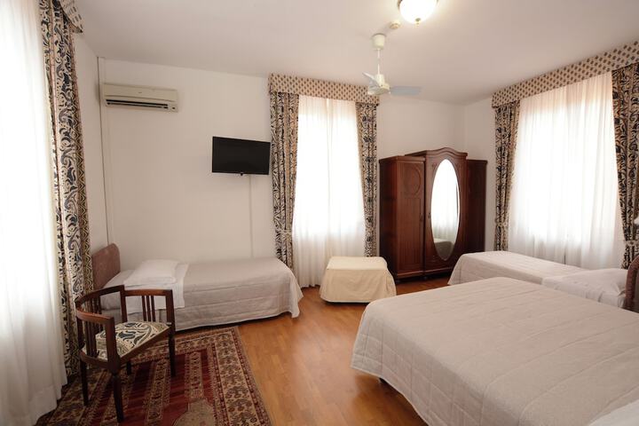 Room 19 of 46