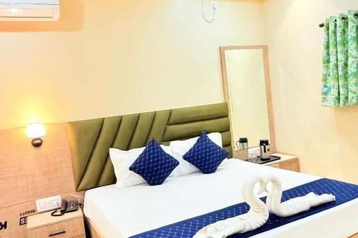 Room 2 of 8