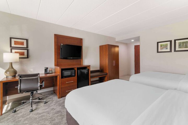 2 Queen Beds (8 of 8)