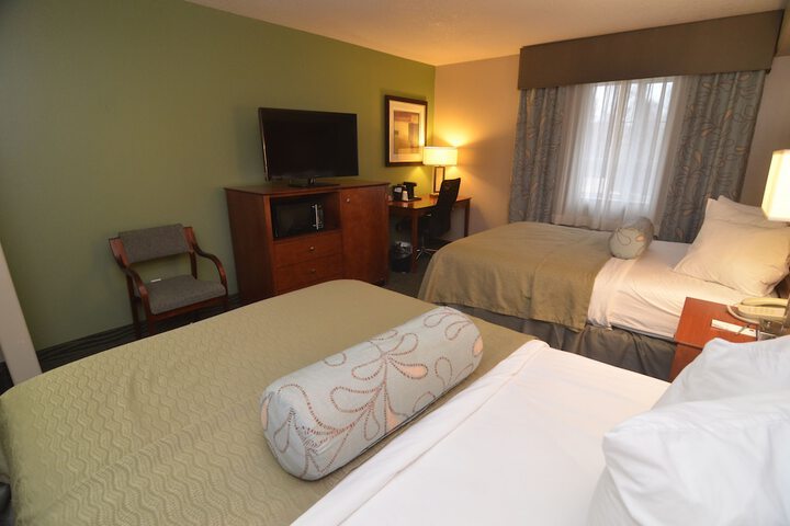1 Queen Bed Mobility Accessible (1 of 14)