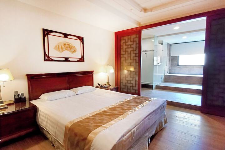 Room 25 of 46
