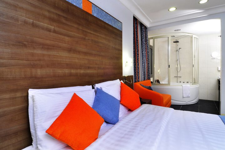 Room 20 of 53