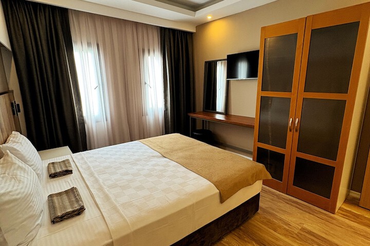 Room 32 of 123