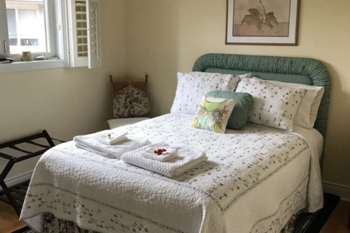 Room 5 of 6