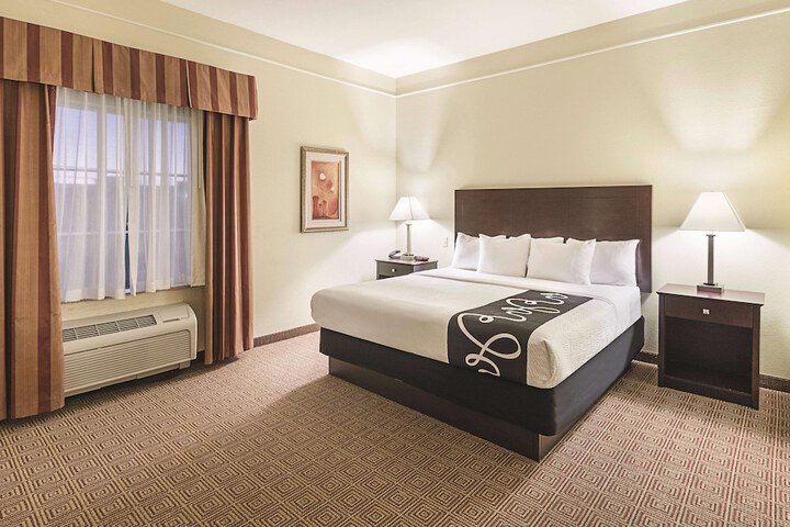 1 King Bed (18 of 18)