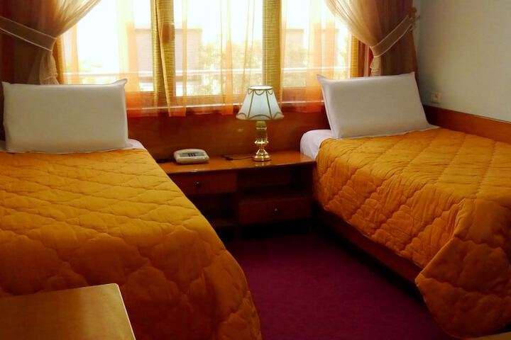 Room 6 of 32