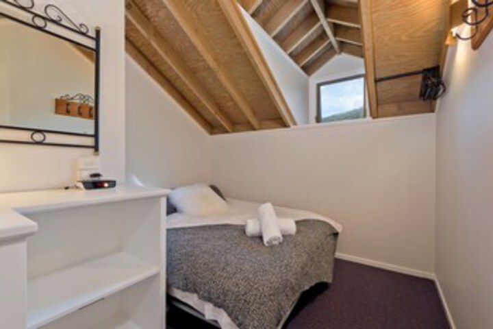 Room 8 of 8