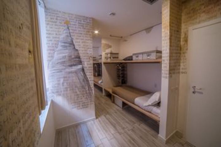 Room 10 of 23