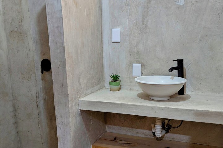 Room 13 of 20