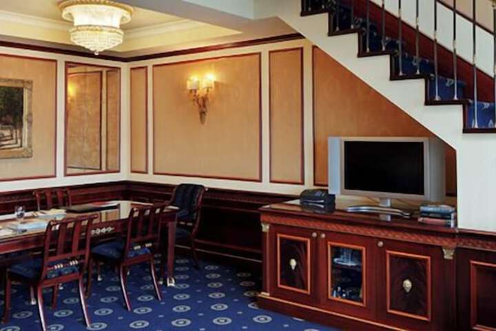 Room 34 of 180