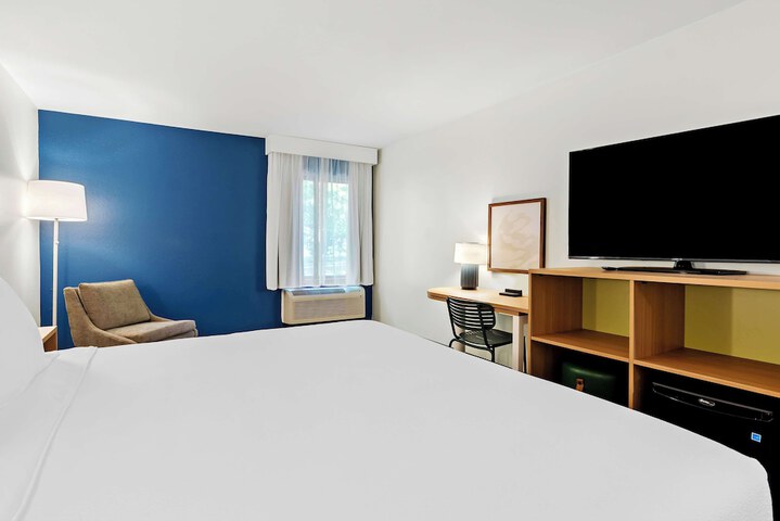 1 King Bed (7 of 13)