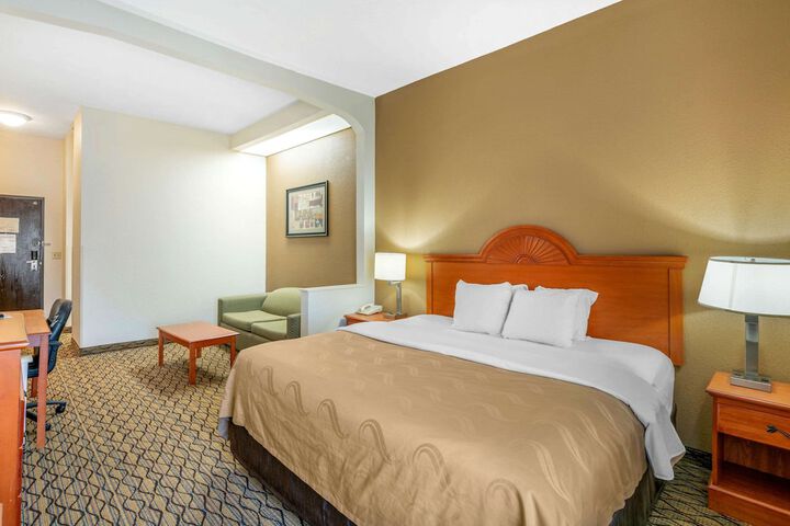 1 King Bed (5 of 12)