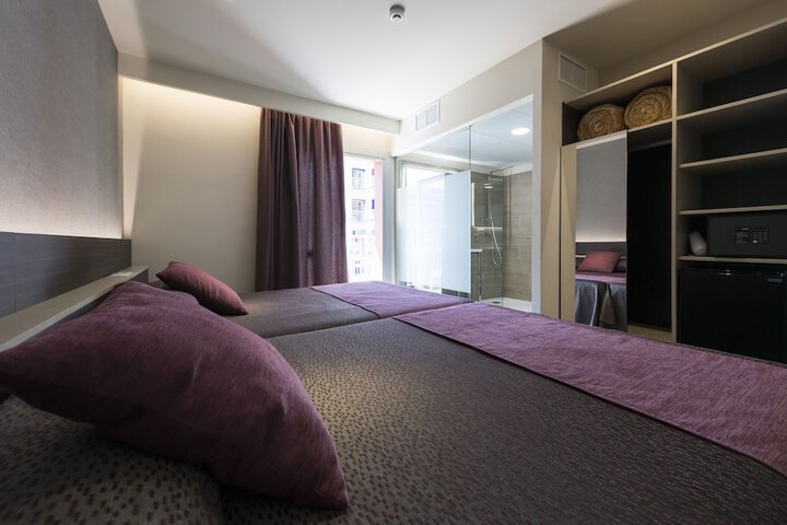 Room 28 of 62
