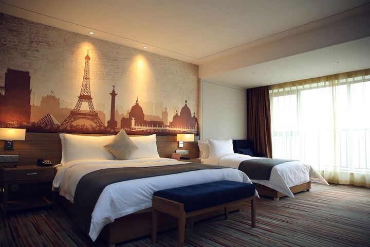 Room 6 of 31