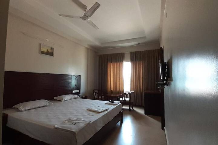 Room 12 of 16