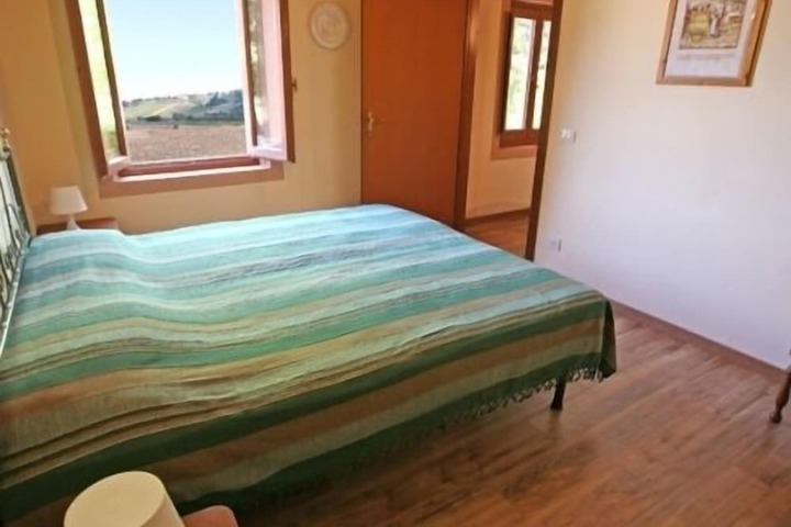 Room 6 of 24
