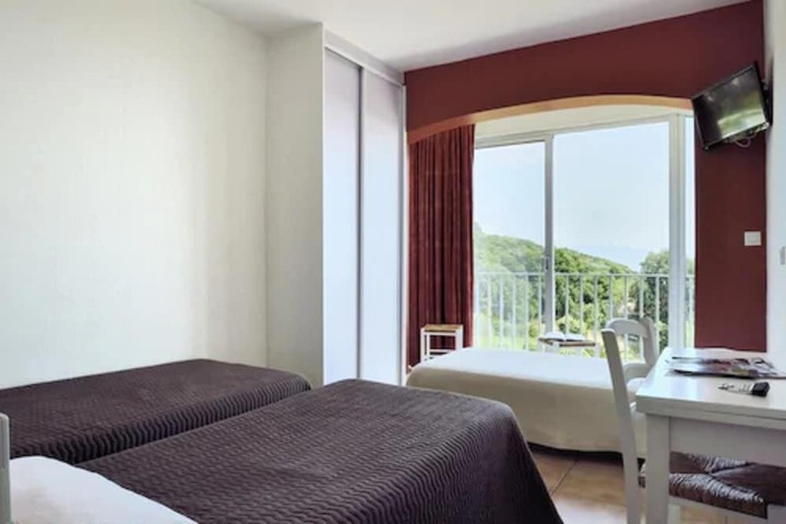 Room 10 of 26