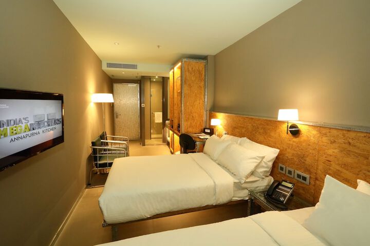 Room 12 of 40
