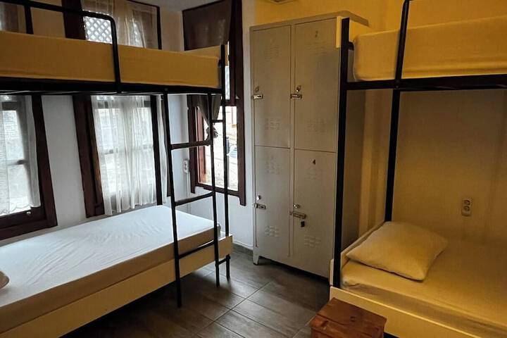 Room 61 of 116