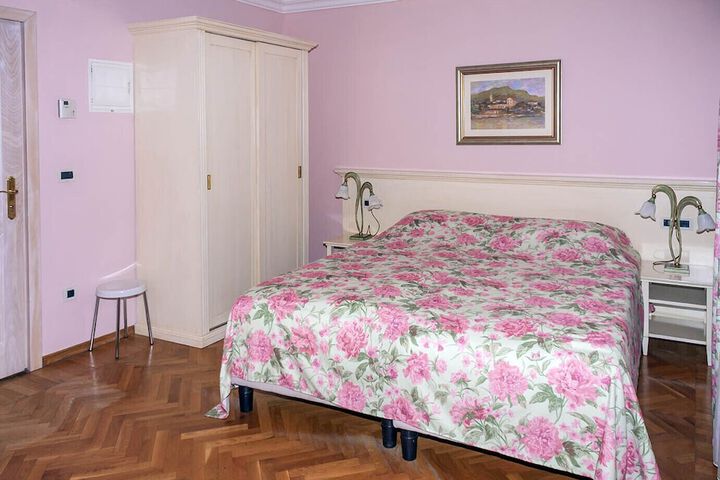 Room 10 of 67