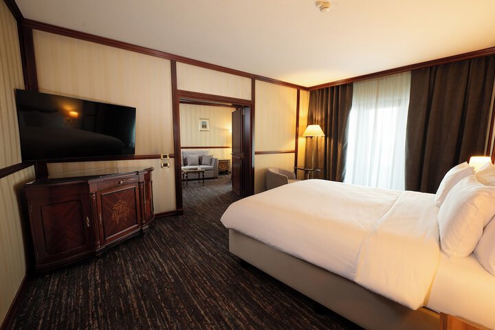 Room 15 of 53