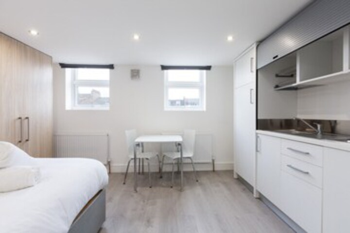 Room 9 of 14