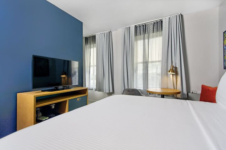 Superior King Bed (4 of 12)