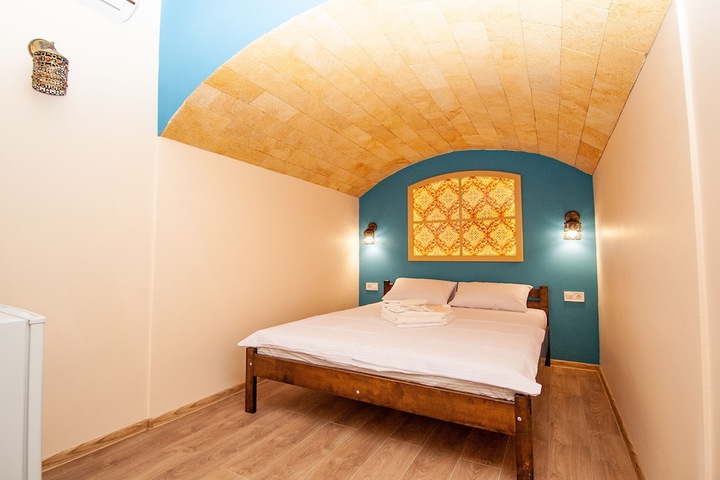 Room 3 of 96