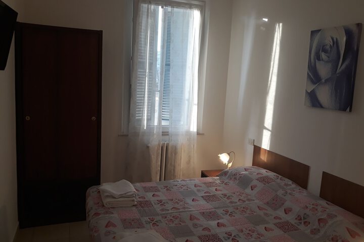 Room 10 of 16