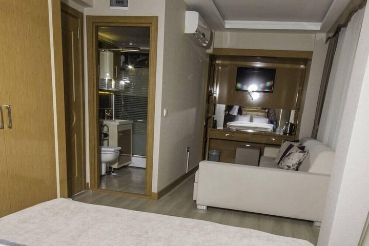 Room 21 of 30