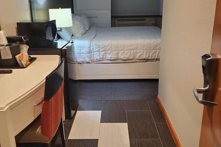 Room 6 of 24