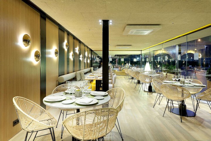 Dining 54 of 96