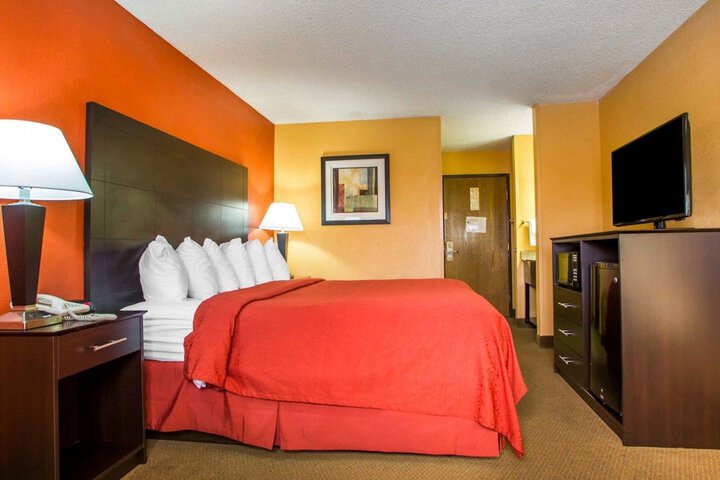 1 King Bed (9 of 9)