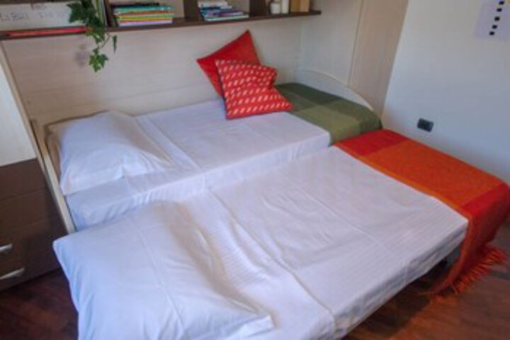 Room 6 of 15